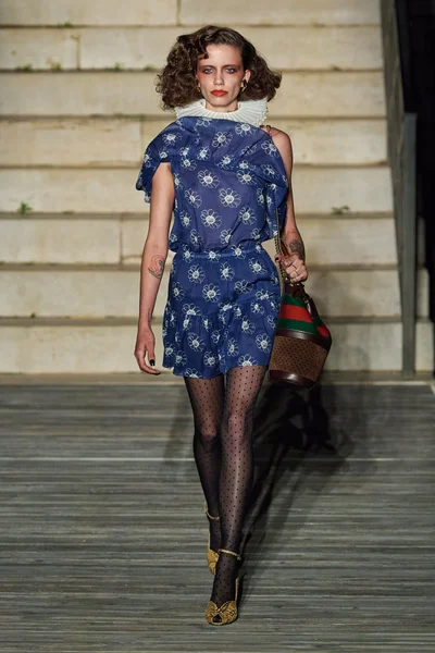 Look 25